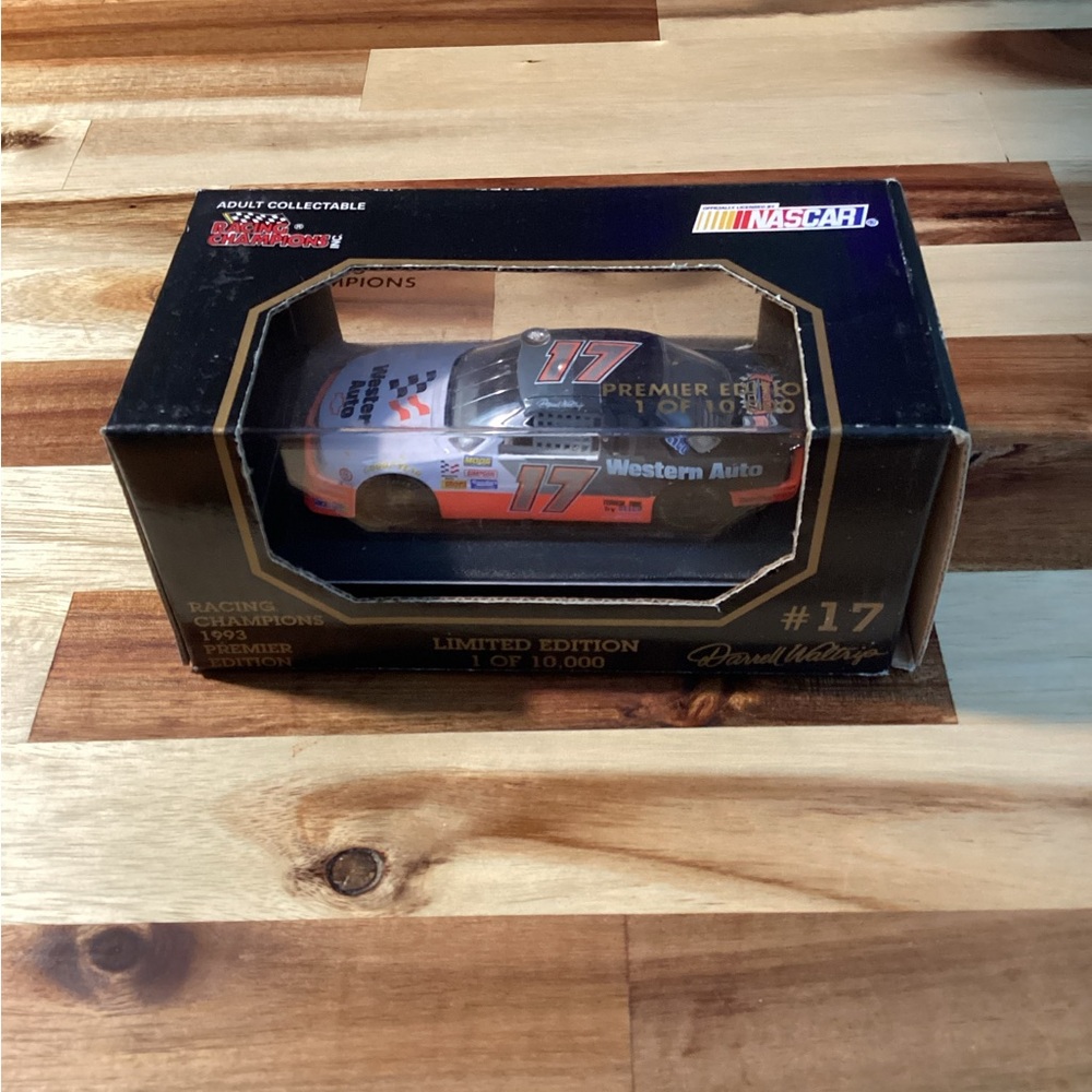 Racing Champions Premier 1:43 Darrell Waltrip #17 Chevrolet Lumina Diecast